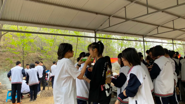 青春向党，筑梦远行——高一年级举行“重走长征路”远足活动