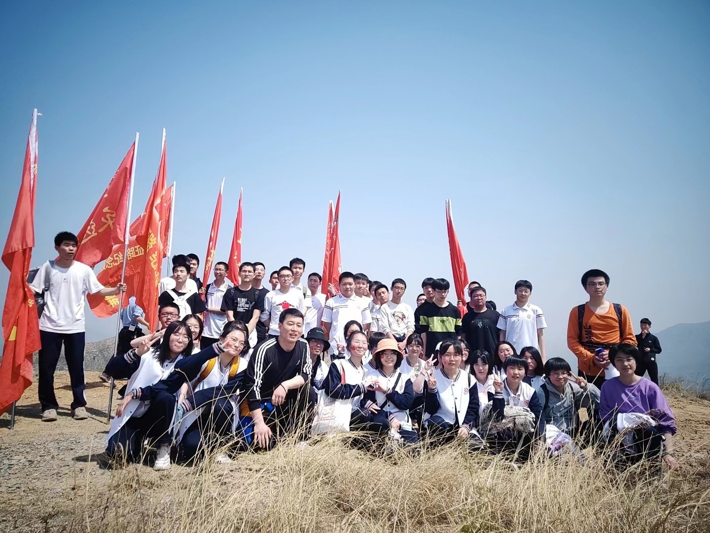 青春筑梦向未来，多彩实践创精彩