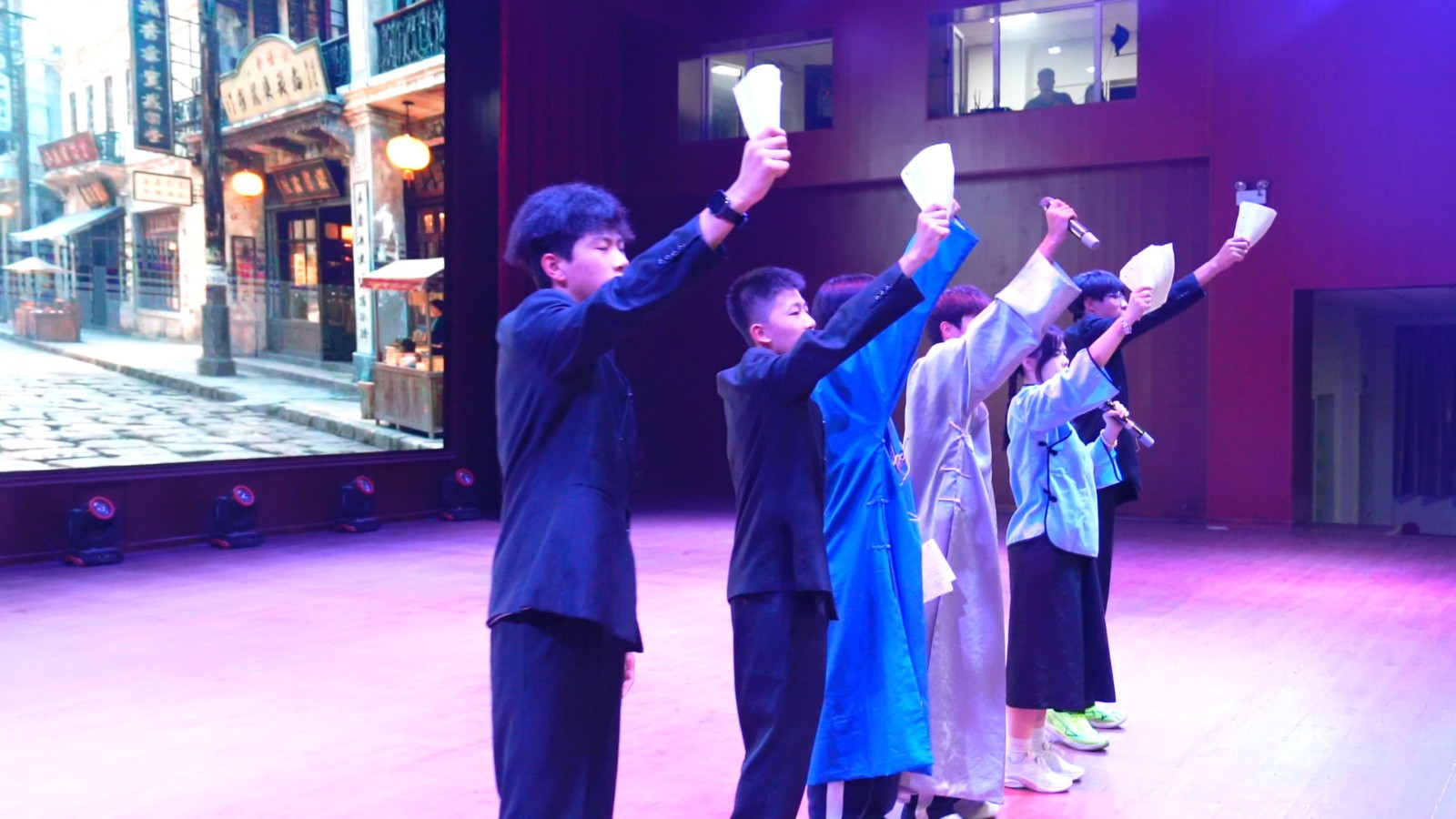 [组图]2025年9月29日晚，基础教育保定校区组织开展“序启新章，逐光而行”25级迎新晚会。 第 6 张